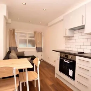 Small Cosy In Plaistow. East Apartment London